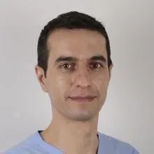 Dr. Dt. Tolga Genç — Ankara. Portre fotoğrafı.