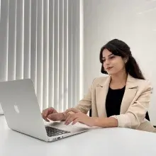 Dyt. Selin Aslı Güleşce — Diyetisyen, Van. Portre fotoğrafı.