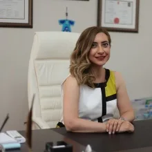 Uzm. Dr. Esin Barak — Dermatoloji, Ankara. Portre fotoğrafı.