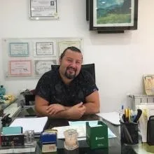 Dt. Tuvan Serin — Diş Hekimi, Aydın. Portre fotoğrafı.