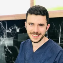 Dt. Ozan Haksever — Diş Hekimi, Ümraniye, İstanbul. Portre fotoğrafı.
