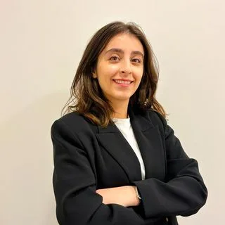 Uzm. Psk. Dan. Senanur Karakaya — Psikolojik Danışma ve Rehberlik, Konya. Portre fotoğrafı.