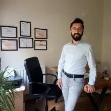 Dyt. Burak Alifaki — Diyetisyen, İstanbul. Portre fotoğrafı.
