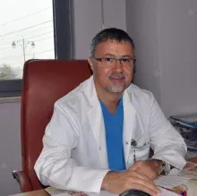 Op. Dr. Mustafa Kır — İnegöl, Bursa. Portre fotoğrafı.