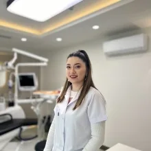 Dt. Hasret Börekçi Gündüz — Diş Hekimi, Mersin. Portre fotoğrafı.