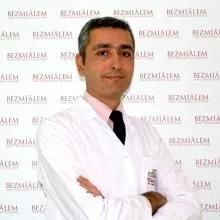 Uzm. Dr. Kenan Karaca — Kadın Hastalıkları Ve Doğum, Maltepe, İstanbul. Portre fotoğrafı.