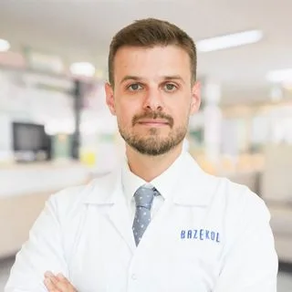 Op. Dr. İsmail Aykut — Kadın Hastalıkları Ve Doğum, İzmir. Portre fotoğrafı.