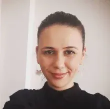 Kl. Psk. İrem Şahin — Psikoloji, İstanbul. Portre fotoğrafı.