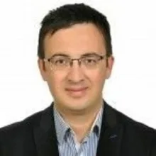 Uzm. Dr. Azad Asafov — Çocuk ve Ergen Psikiyatrisi, Elazığ. Portre fotoğrafı.