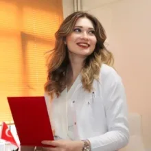Dyt. Gülsen Şaşmaz — Diyetisyen, İstanbul. Portre fotoğrafı.