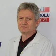 Dr. Öğr. Üyesi İsmail Börekçi — Genel Cerrahi, Konak, İzmir. Portre fotoğrafı.