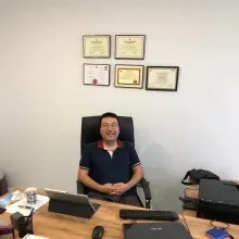 Op. Dr. Evren Tevfik İşci — Plastik Rekonstrüktif Ve Estetik Cerrahi, İstanbul. Portre fotoğrafı.