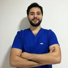Dt. Murat İsmail Kurt — Diş Hekimi, Bursa. Portre fotoğrafı.