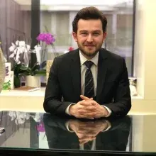 Uzm. Dyt. Gökhan Tığlı — Diyetisyen, Giresun. Portre fotoğrafı.