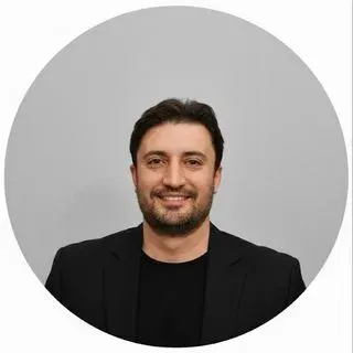 Uzm. Dr. Ufuk Daşar — Radyoloji, Kayseri. Portre fotoğrafı.