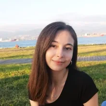 Dyt. Devrim Ezgi Şener — Diyetisyen, Kocaeli. Portre fotoğrafı.