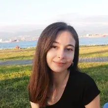 Dyt. Devrim Ezgi Şener — Diyetisyen, Kocaeli. Portre fotoğrafı.