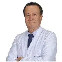 Uzm. Dr. Coşkun Deniz — Dermatoloji, Söke, Aydın. Portre fotoğrafı.