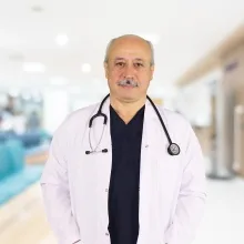 Dr. Şenol Şensoy — İç Hastalıkları, İstanbul. Portre fotoğrafı.