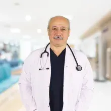 Dr. Şenol Şensoy — İç Hastalıkları, İstanbul. Portre fotoğrafı.