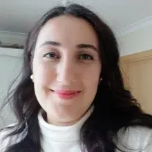 Doç. Dr. Sakine Işık — İstanbul. Portre fotoğrafı.