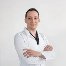 Dr. Dt. Orhan Dağhan Uyan — Kayseri. Portre fotoğrafı.