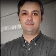 Op. Dr. Ferruh Bingül — Plastik Rekonstrüktif Ve Estetik Cerrahi, Ankara. Portre fotoğrafı.