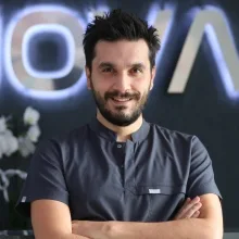 Dt. Ufuk Temizer — Diş Hekimi, İzmit, Kocaeli. Portre fotoğrafı.
