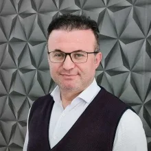 Kl. Psk. İzzet Özer — Psikoloji, Kayseri. Portre fotoğrafı.