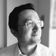 Doç. Dr. Erhan Akıncı — Psikiyatri, Ataşehir, İstanbul. Portre fotoğrafı.