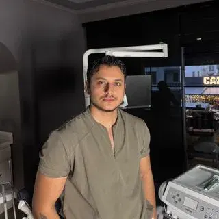 Dt. Orkun Keleş — Diş Hekimi, Antalya. Portre fotoğrafı.