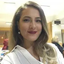 Ela Akçay — Aile Danışmanlığı. Portre fotoğrafı.