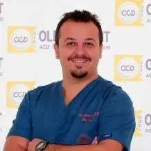 Dt. Ahmet Serhat Kaya — Diş Hekimi, Eskişehir. Portre fotoğrafı.