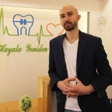 Dr. Dt. Sedat Altındiş — Kayseri. Portre fotoğrafı.