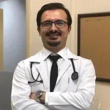 Doç. Dr. Cem Mirili — Tıbbi Onkoloji, Seyhan, Adana. Portre fotoğrafı.