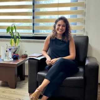 Uzm. Psk. Nagihan Aluç — Kocaeli. Portre fotoğrafı.