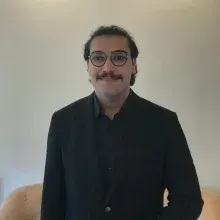 Psk. Hanifi Türkaslan — Psikoloji, İstanbul. Portre fotoğrafı.