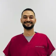 Dt. Yusuf Furkan Atılgan — Diş Hekimi, Osmaniye. Portre fotoğrafı.