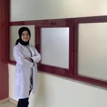 Dyt. Ebru Nasıroğlu — Diyetisyen, İstanbul. Portre fotoğrafı.
