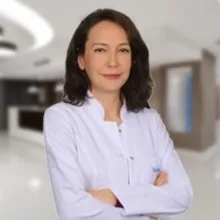 Uzm. Dr. Derya Girgin Seviş — Çocuk Sağlığı Ve Hastalıkları, Manisa. Portre fotoğrafı.