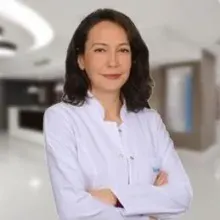Uzm. Dr. Derya Girgin Seviş — Çocuk Sağlığı Ve Hastalıkları, Manisa. Portre fotoğrafı.
