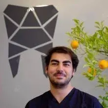 Dr. Dt. Yiğit Kaan Polat — Antalya. Portre fotoğrafı.
