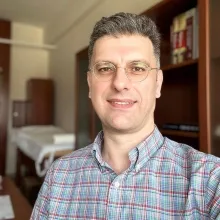 Doç. Dr. Elvan Onur Kırımker — Genel Cerrahi, Ankara. Portre fotoğrafı.
