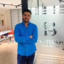 Fzt. Sezer Bolat — Fizyoterapi Ve Rehabilitasyon, Mersin. Portre fotoğrafı.