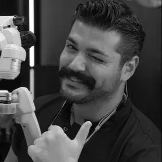 Dt. Ahmet Karadağlı — Diş Hekimi, Mersin. Portre fotoğrafı.