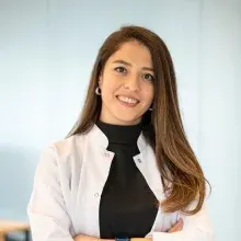 Uzm. Dt. Emine Gençoğlan — Ortodonti, İstanbul. Portre fotoğrafı.