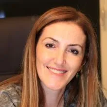 Doç. Dr. Mehtap Karameşe — Plastik Rekonstrüktif Ve Estetik Cerrahi, Konya. Portre fotoğrafı.