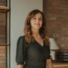 Uzm. Dr. Gülşah Baki Dığrak — Çocuk ve Ergen Psikiyatrisi, İstanbul. Portre fotoğrafı.