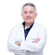 Op. Dr. Alper Başakcı — Üroloji, Denizli. Portre fotoğrafı.