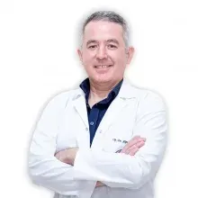 Op. Dr. Alper Başakcı — Üroloji, Denizli. Portre fotoğrafı.